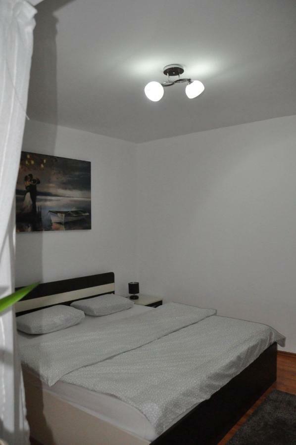 Mario Apartments Resita Ngoại thất bức ảnh