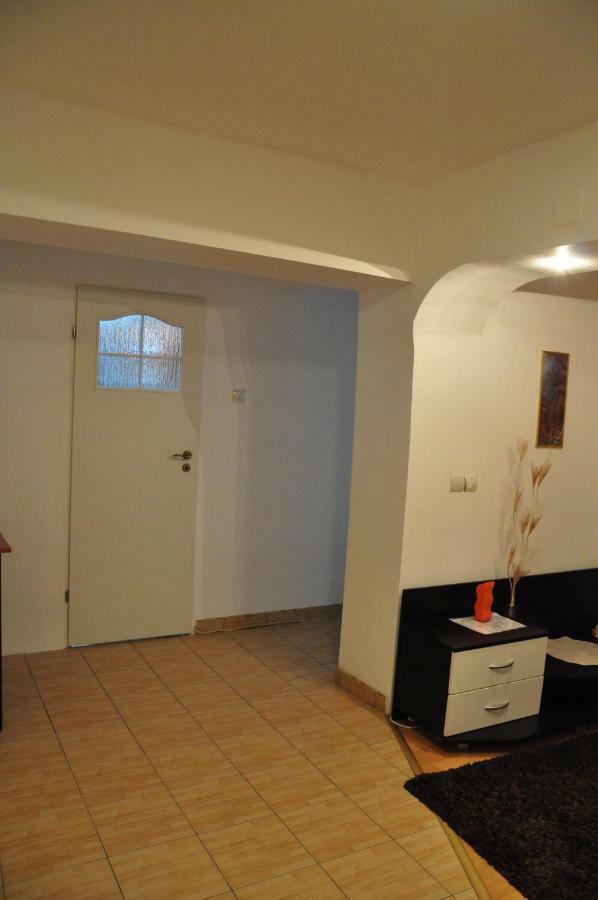 Mario Apartments Resita Ngoại thất bức ảnh